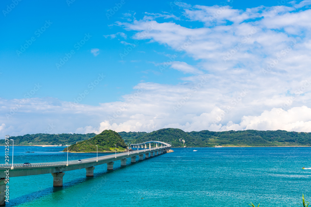 Fototapeta premium 夏の角島大橋(山口県)
