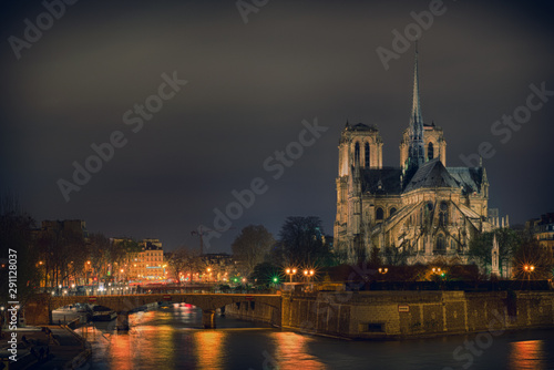 Notre Dame de Paris at night © Photo VoJo