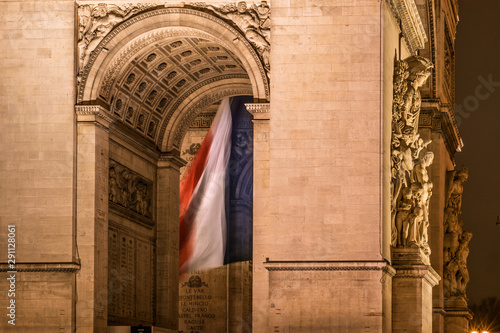 Arc de Triomphe in Paris with flag © Photo VoJo