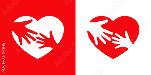 Logotipo con corazón con 2 manos diferentes en rojo y blanco