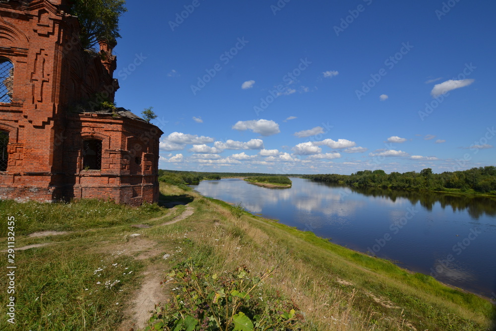Fototapeta premium Pokcha ancient settlement with the Annunciation Cathedral on the steep bank of the Colva River