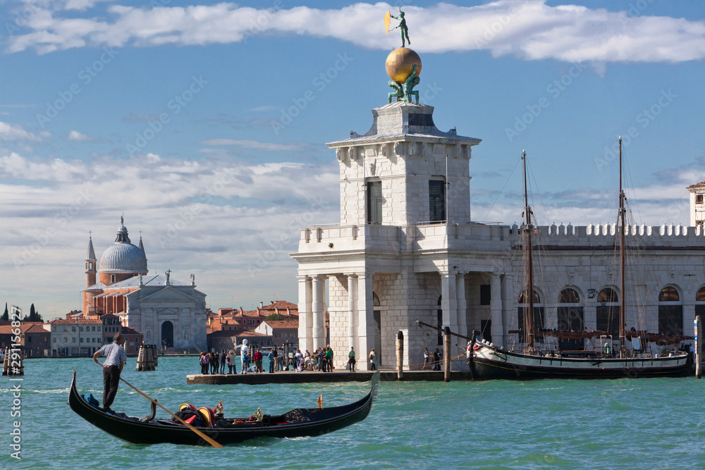La Dogana da mar all'imbocco del Canal grande verso il Redentore a Venezia