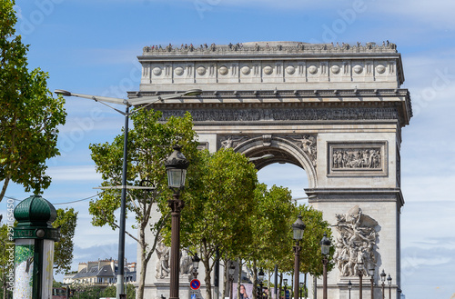 Vue sur l’arc de Triomphe de l’étoile – Paris, France