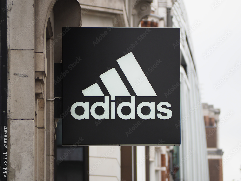 LONDON - SEP 2019: Adidas sign foto de Stock | Adobe Stock