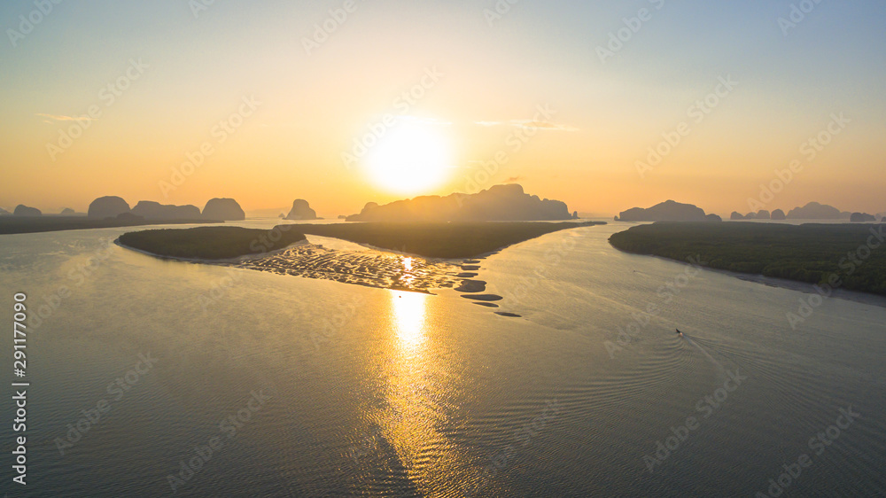 Obraz premium aerial view archipelago in Phang Nga gulf in the morning
