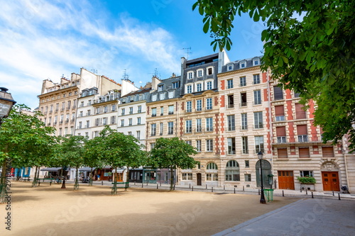Fototapeta Naklejka Na Ścianę i Meble -  Dauphine square (place) in Paris, France