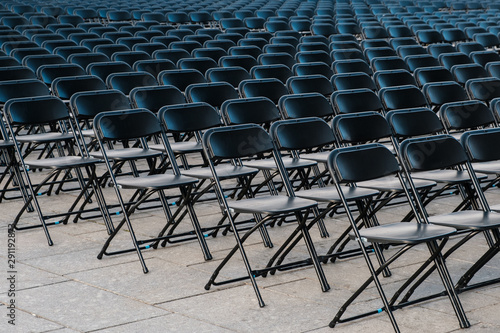 Billede på lærred rows of folding chairs, empty seats ion event - chair row -