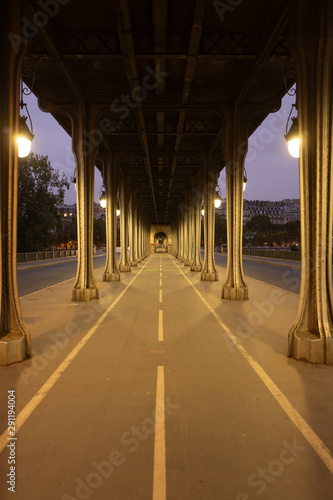Bir Hakeim Bridge in Paris early in the morning