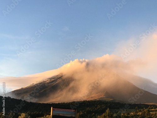 Popocatepelt volcano photo