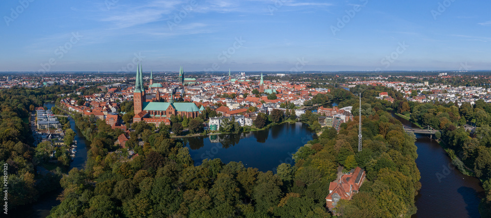Von Wasser umgeben, die Stadt Lübeck