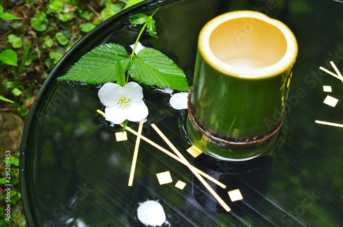 青竹の酒と白山吹 Stock Photo Adobe Stock