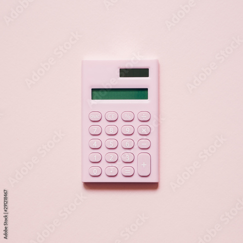 Obraz na płótnie Pink digital calculator on pink background w salonie