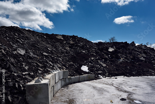 Принти на полотні Pile of crushed reclaimed black road asphalt for reprocessing