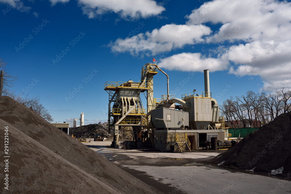 Asphalt plant for bitumen coated roadstone paving material for road construction Asphalt plant for bitumen coated roadstone paving material for road construction