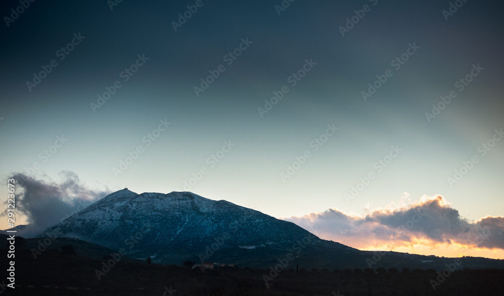 Obraz premium Snowcapped mountain landscape