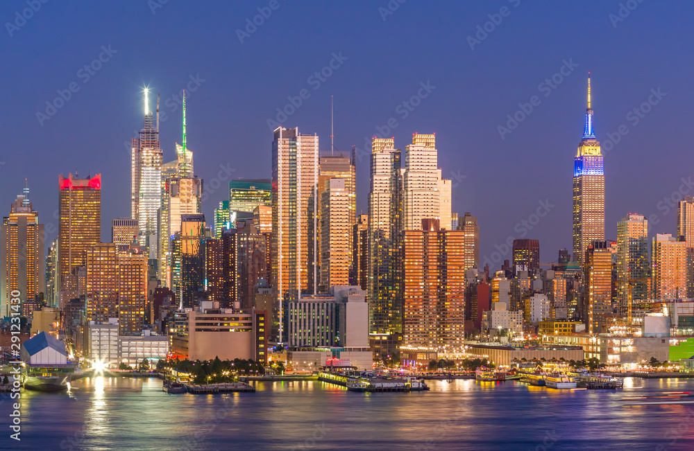 Fototapeta premium New York City Manhattan midtown buildings skyline at night