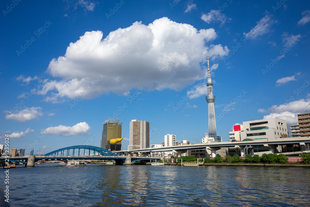 隅田川の風景　駒形橋と川の日常