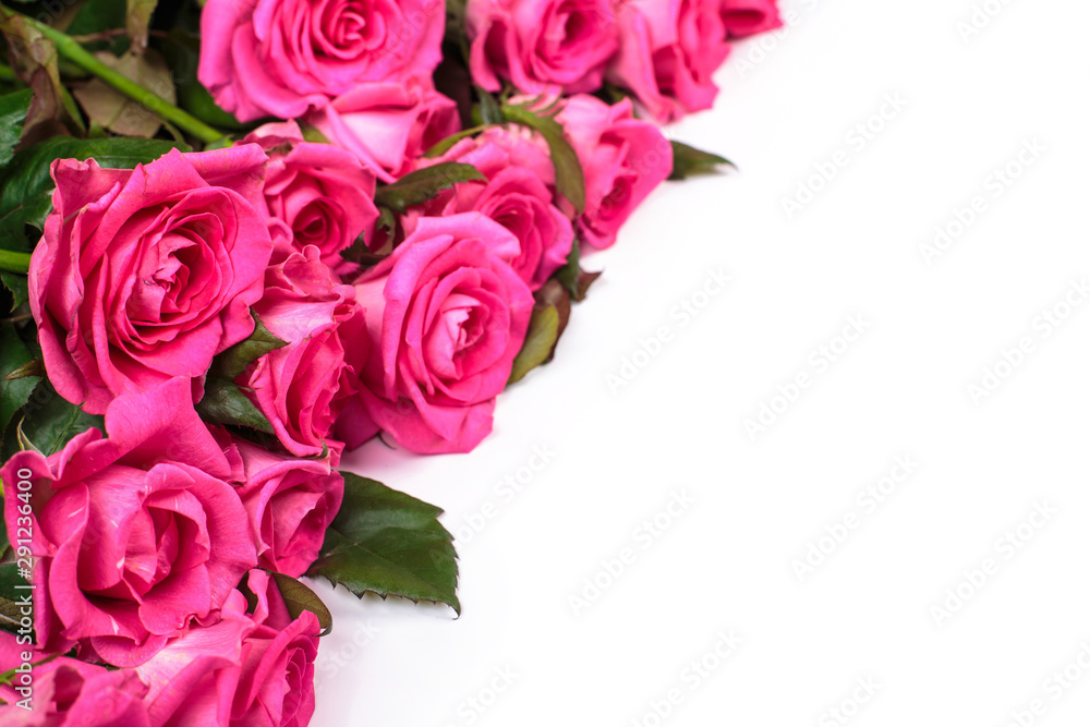 Naklejka premium Beautiful rose flowers bunch isolated on white background
