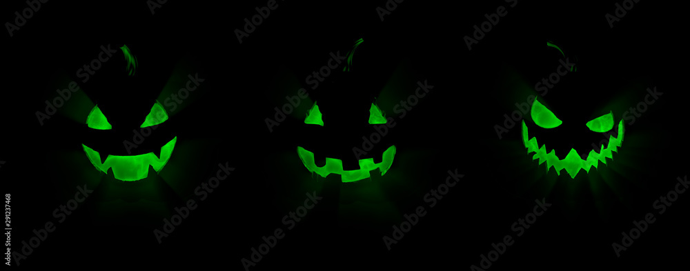Obraz premium Glowing light ray green ghost face of Halloween pumpkins, isolated on black background, 3D rendering
