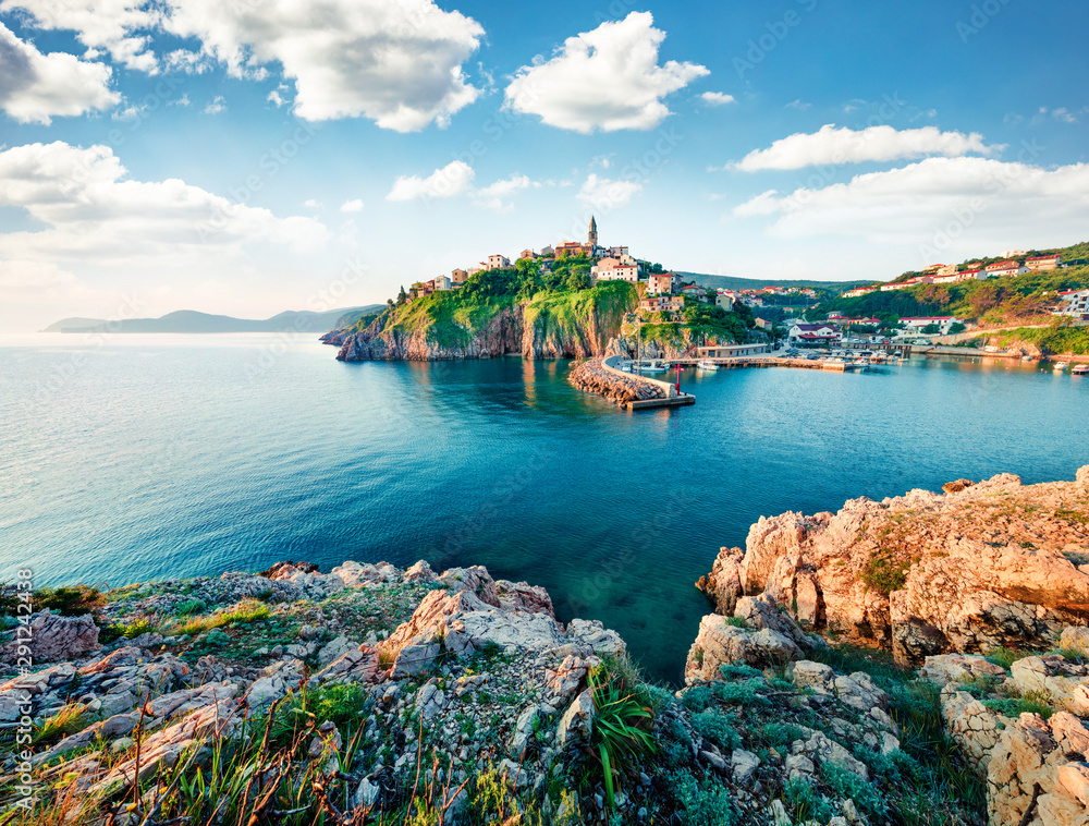 Exciting morning cityscape of Vrbnik town. Splendid summer seascape of Adriatic sea, Krk island, Kvarner bay archipelago, Croatia, Europe. Beautiful world of Mediterranean countries.  - obrazy, fototapety, plakaty 