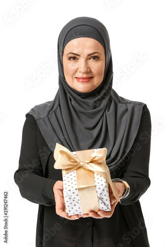 Beautiful mature Muslim wom...