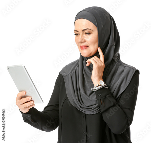 Beautiful mature Muslim wom...