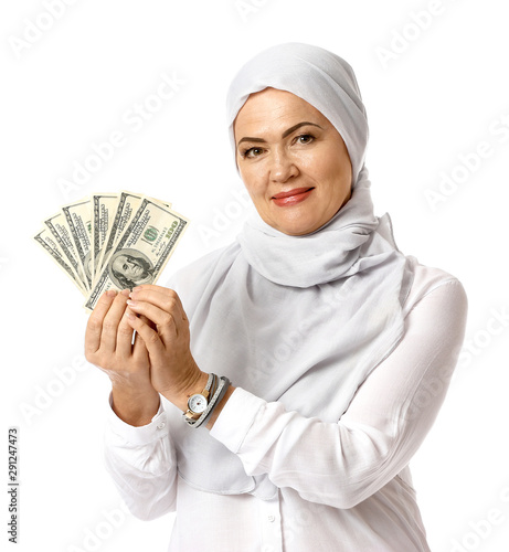 Beautiful mature Muslim wom...