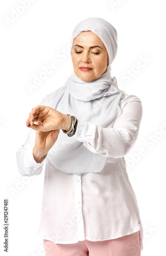 Beautiful mature Muslim wom...