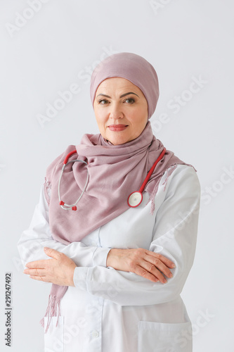 Beautiful mature Muslim doc...