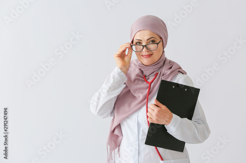 Beautiful mature Muslim doc...