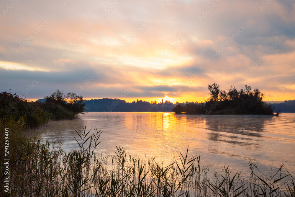Obraz premium Sunrise at the Ammersee