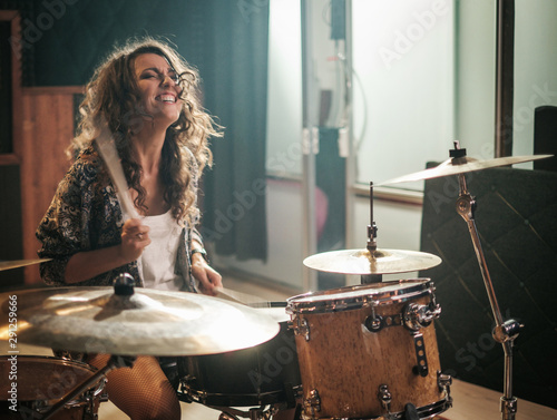 Fotografering Woman playing drums during music band rehearsal