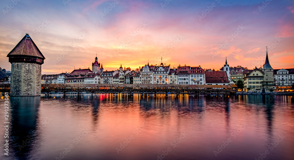 Fototapeta premium zadaszony most Lucerna