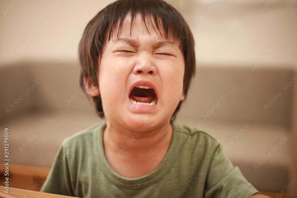 泣く男の子 泣く男の子
