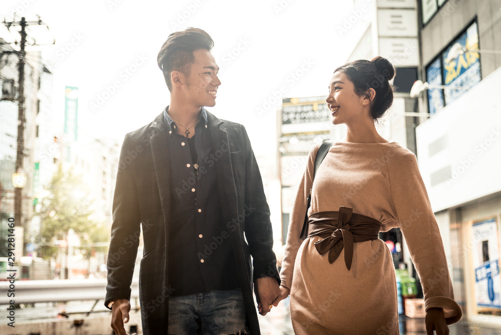 Happy japanese couple dating outdoors in Tokyo - obrazy, fototapety, plakaty 