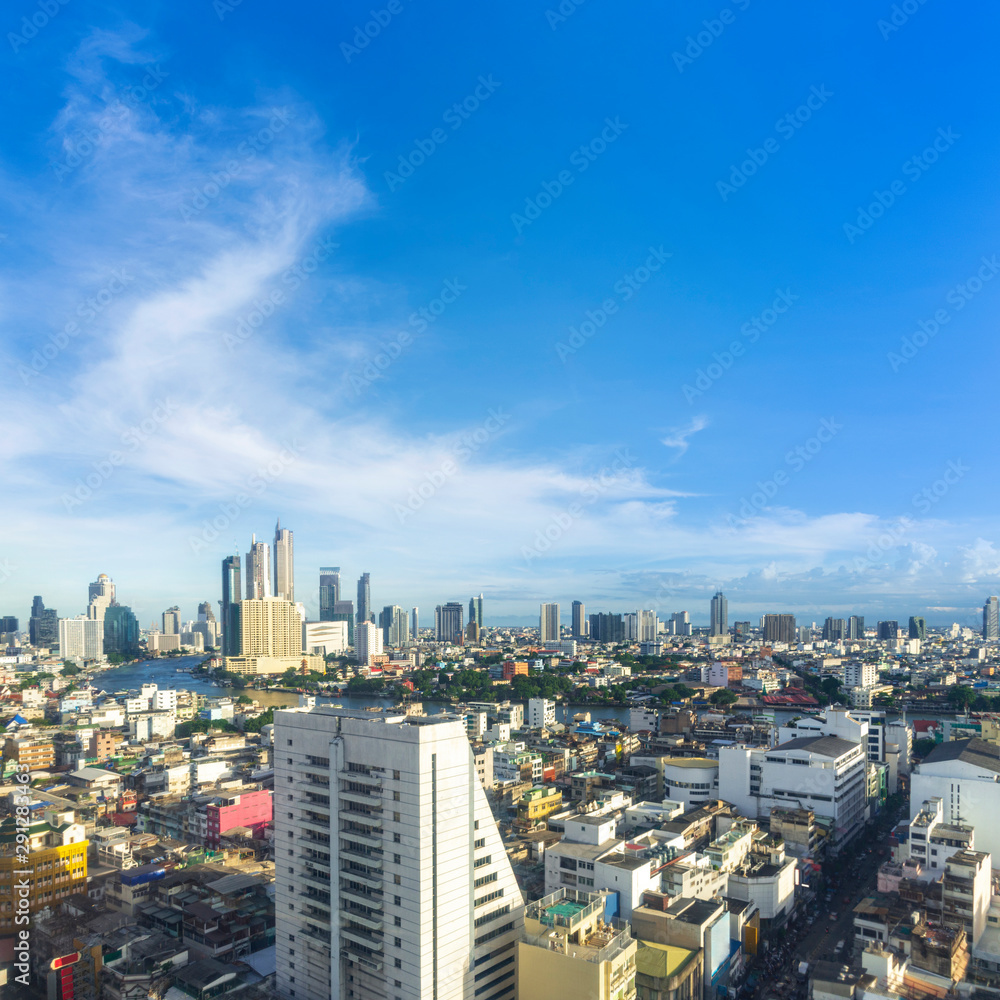 Fototapeta premium cityscape of Bangkok city skyline with blue sky background, Bangkok city is modern metropolis of Thailand and favorite of tourists