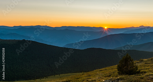 Achik pass in the sunrise © Vladimir Fomin
