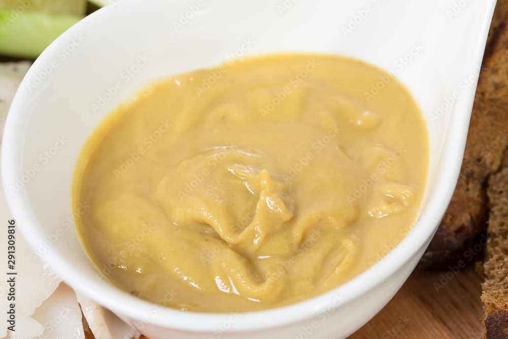 Hot mustard for mixed pork fat. Hot mustard for mixed pork fat.