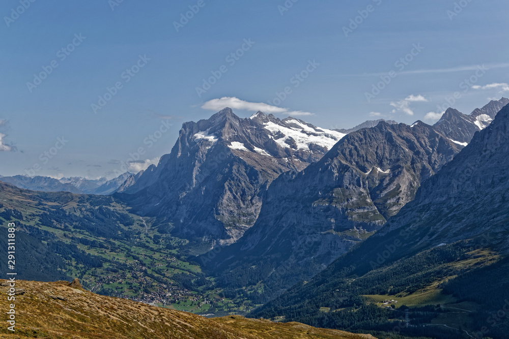 Grindelwald et le sommet du Wetterhorn