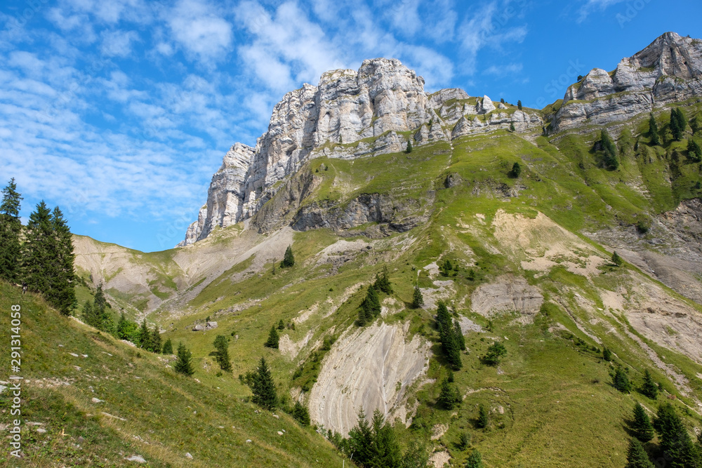 Bergwanderweg von Innereriz über die Sichle nach Merligen (Schweiz, Bern, Berner Oberland)