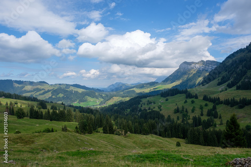 Bergwanderweg von Innereriz über die Sichle nach Merligen (Schweiz, Bern, Berner Oberland) © Martin Schütz