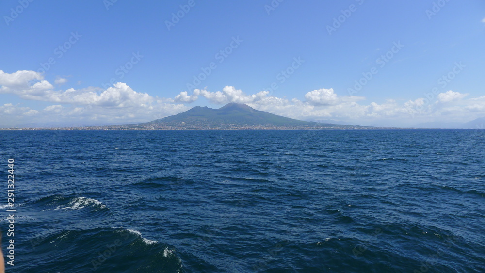 le Vésuve vue de la mer le Vésuve vue de la mer