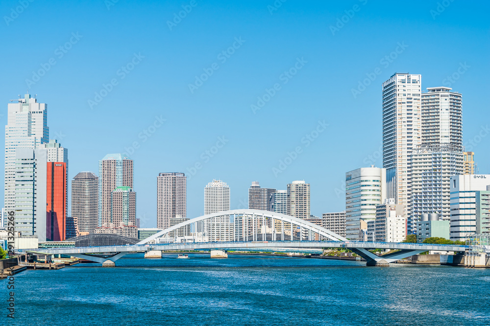 Fototapeta premium Wieżowiec w Tokio.