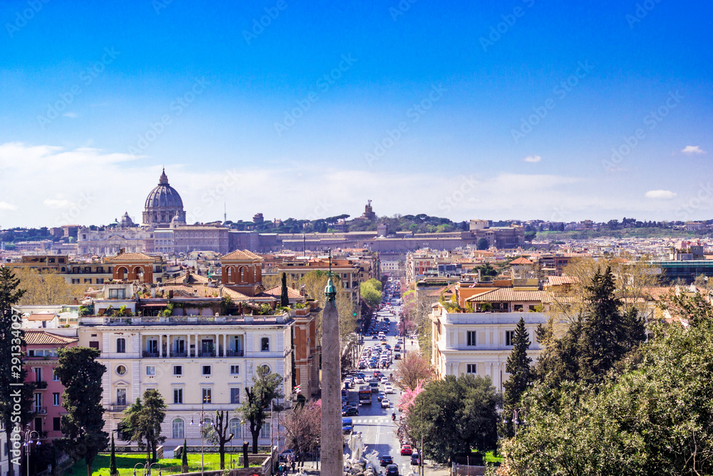 Wunderschöne Skyline von Rom an einem sonnigen Tag