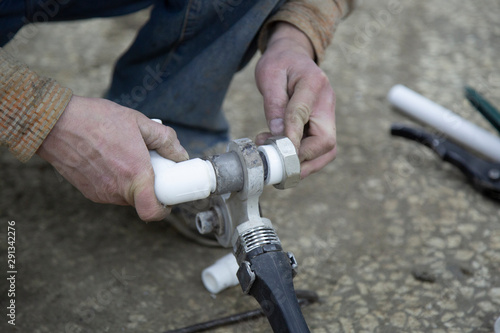 Installation of pipes for steam heating. Polypropylene pipes for heating and water. © Александр Поташев