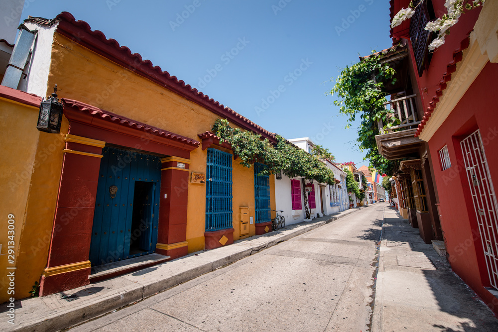 Ciudad Amurallada, Cartagena Bolívar_Colombia,  mar y calles de la amurallada