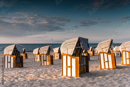 Cuadro en lienzo Beach chain at Baltic See in Kolobrzeg (Poland)