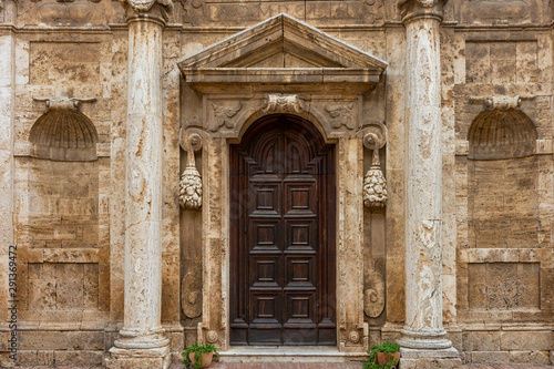 Antique door in Tuscany, Old town, Italy © FotoDruk.pl