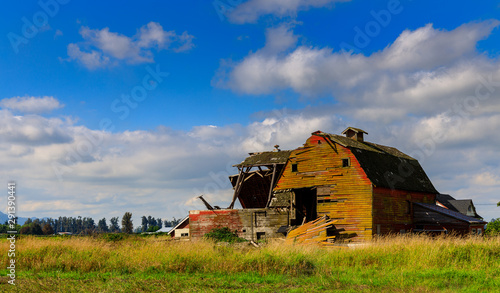 Canvastavla Abandoned barn, aftermath of storm