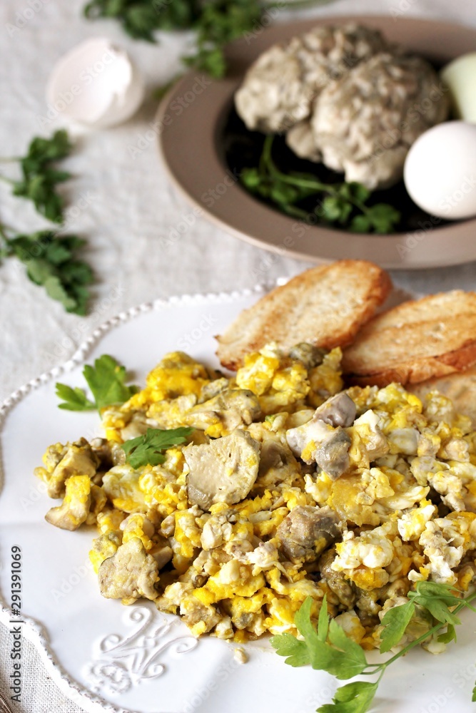 Stockfoto Scrambled eggs with brains of a cow, calf or sheep.The recipe
